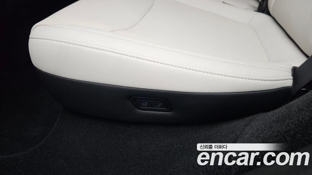 Tesla Model Y 2026 — photo 37