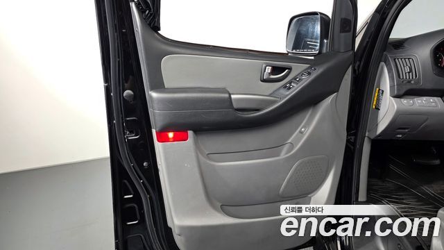 Hyundai Starex 2019 — photo 15