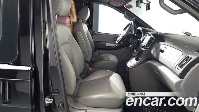Hyundai Starex 2019 — photo 16