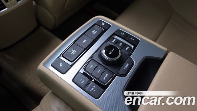Genesis G80 2018 — photo 18