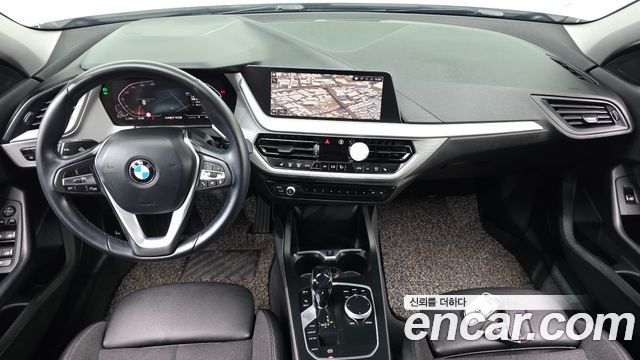 BMW 1-Series 2021 — photo 10