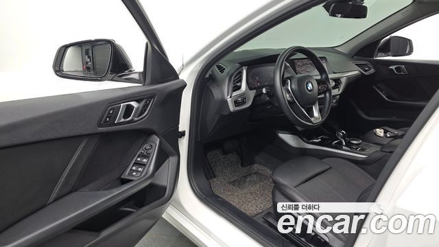 BMW 1-Series 2021 — photo 13