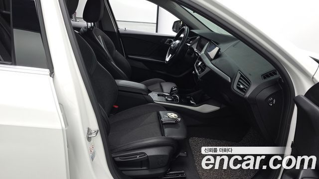 BMW 1-Series 2021 — photo 17