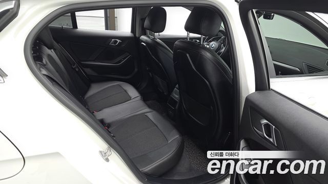 BMW 1-Series 2021 — photo 18