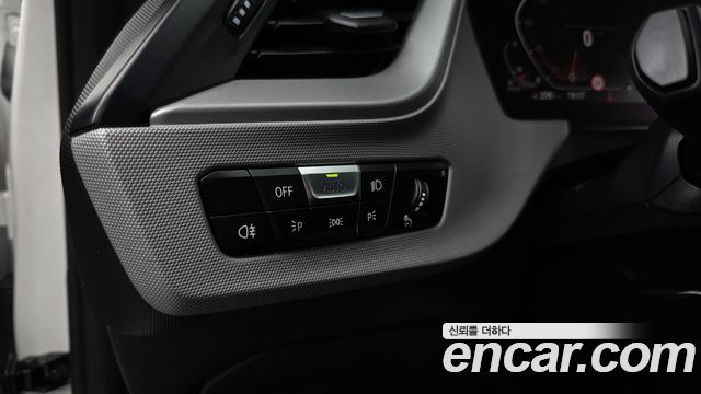 BMW 1-Series 2021 — photo 23