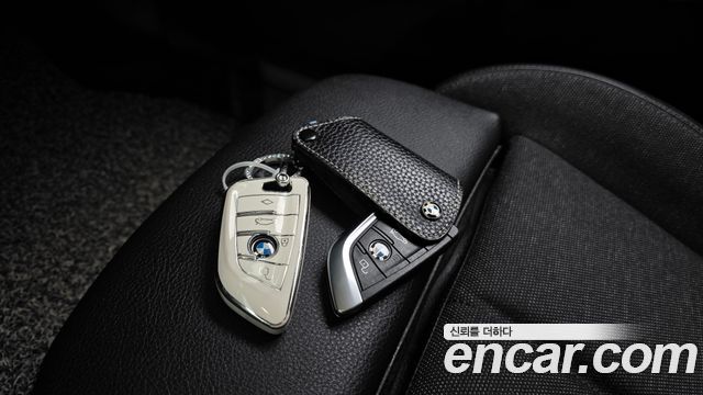 BMW 1-Series 2021 — photo 25