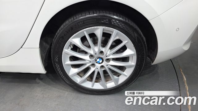 BMW 1-Series 2021 — photo 7