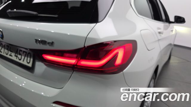 BMW 1-Series 2021 — photo 9