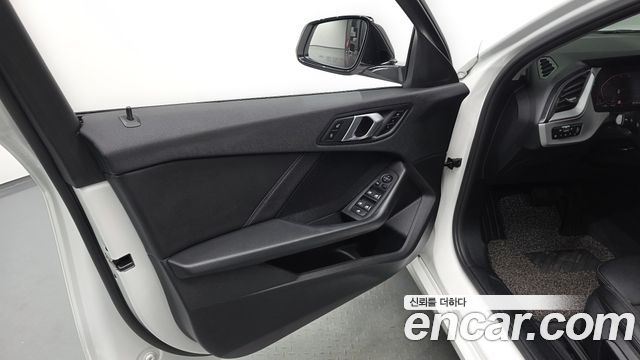 BMW 1-Series 2021 — photo 14