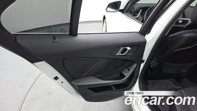 BMW 1-Series 2021 — photo 15