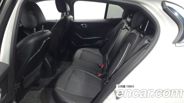 BMW 1-Series 2021 — photo 16