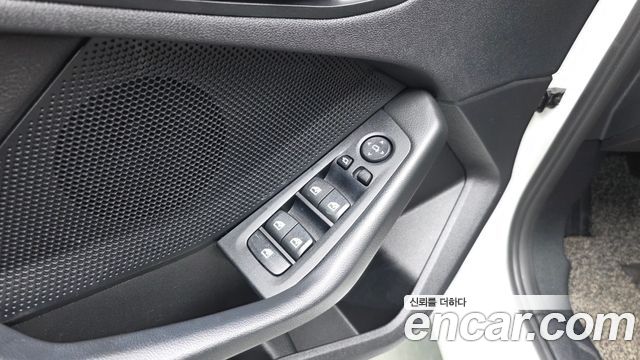BMW 1-Series 2021 — photo 27