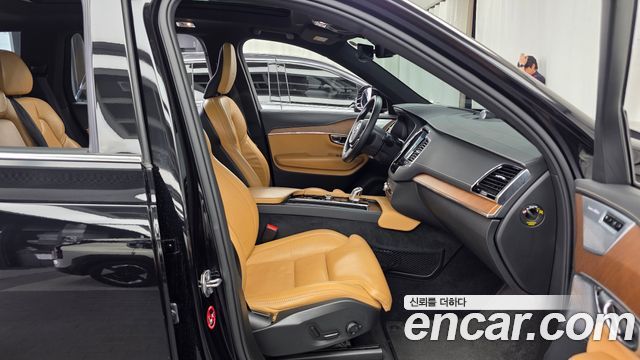 Volvo XC90 2019 — photo 11