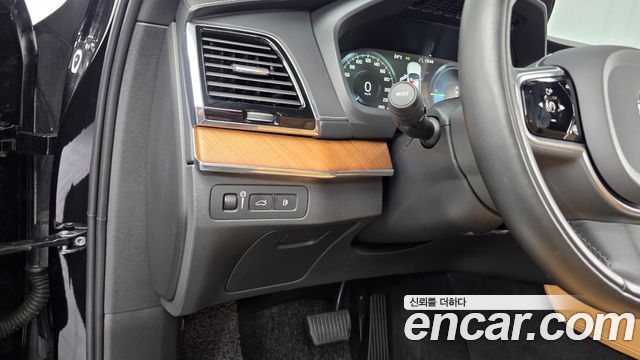 Volvo XC90 2019 — photo 16