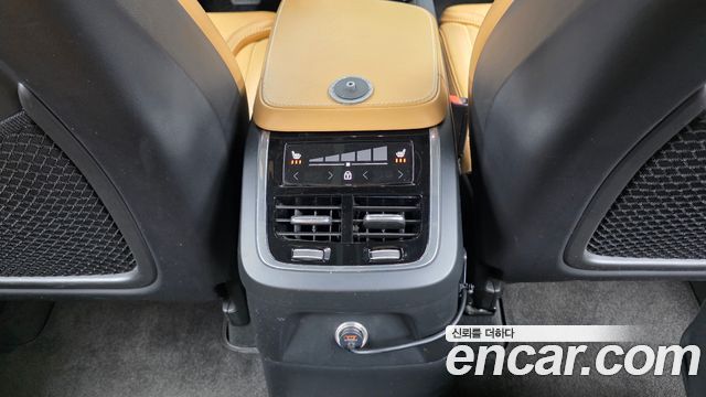Volvo XC90 2019 — photo 18
