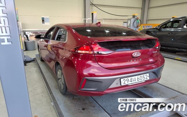 Hyundai Ioniq 2020 — photo 3