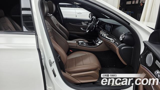 Mercedes-Benz E-Class 2018 — photo 17