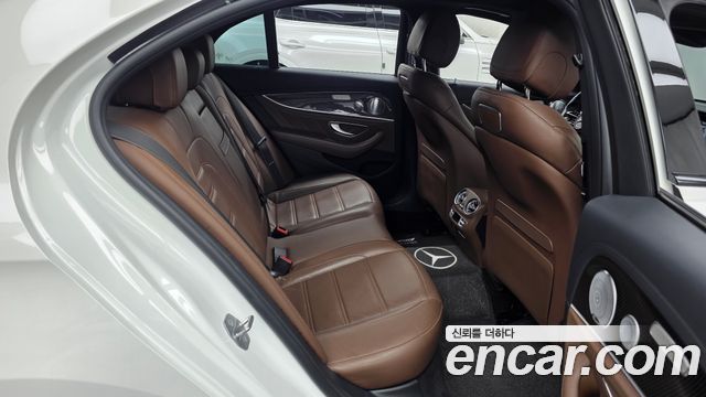 Mercedes-Benz E-Class 2018 — photo 18