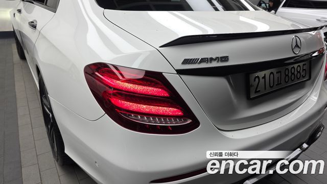 Mercedes-Benz E-Class 2018 — photo 9