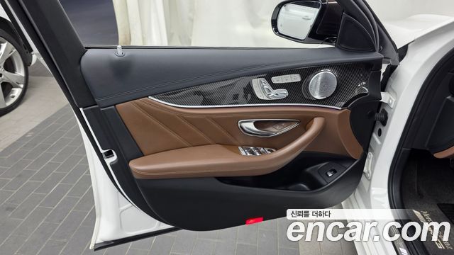 Mercedes-Benz E-Class 2018 — photo 14