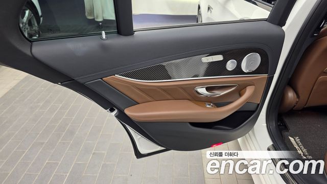 Mercedes-Benz E-Class 2018 — photo 15