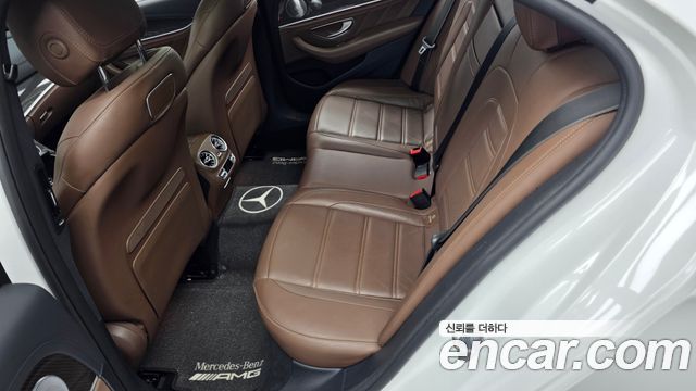 Mercedes-Benz E-Class 2018 — photo 16