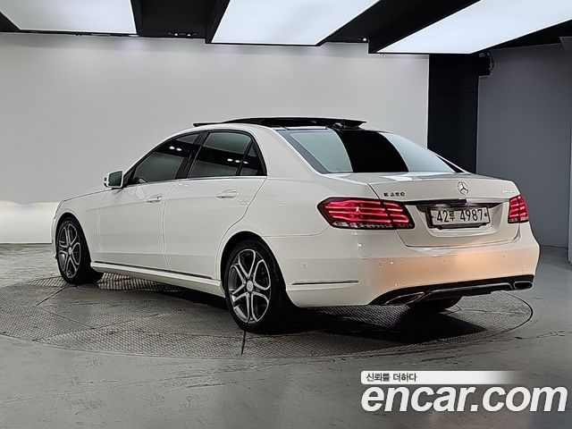 Mercedes-Benz E-Class 2016 — photo 3