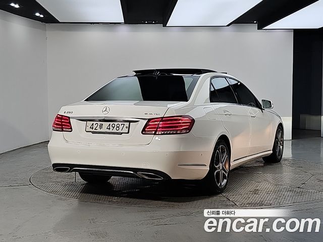 Mercedes-Benz E-Class 2016 — photo 4