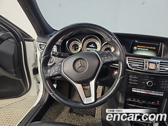 Mercedes-Benz E-Class 2016 — photo 9