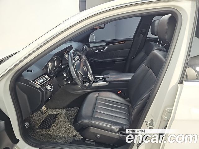 Mercedes-Benz E-Class 2016 — photo 11