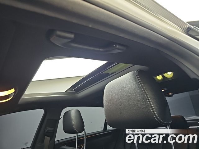 Mercedes-Benz E-Class 2016 — photo 13