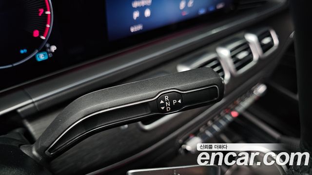 Mercedes-Benz GLE-Class 2023 — photo 12