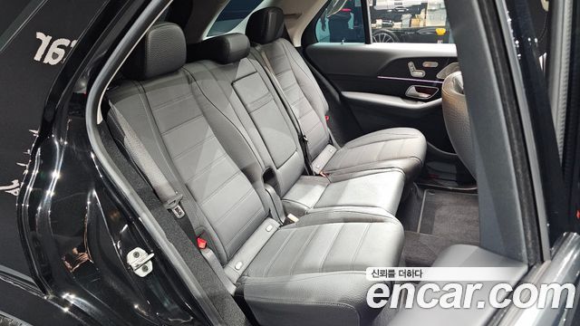 Mercedes-Benz GLE-Class 2023 — photo 17