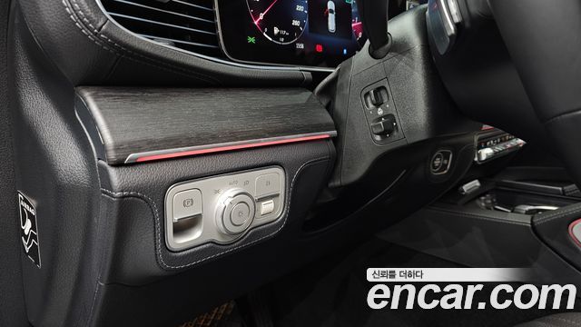 Mercedes-Benz GLE-Class 2023 — photo 25
