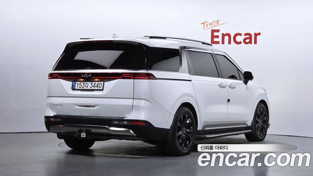 Kia Canival 2022 — photo 2
