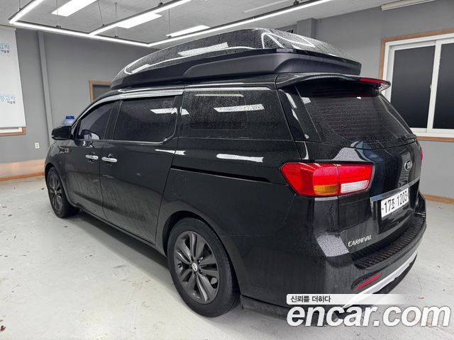 Kia Canival 2016 — photo 2