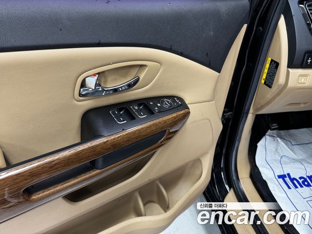 Kia Canival 2016 — photo 11