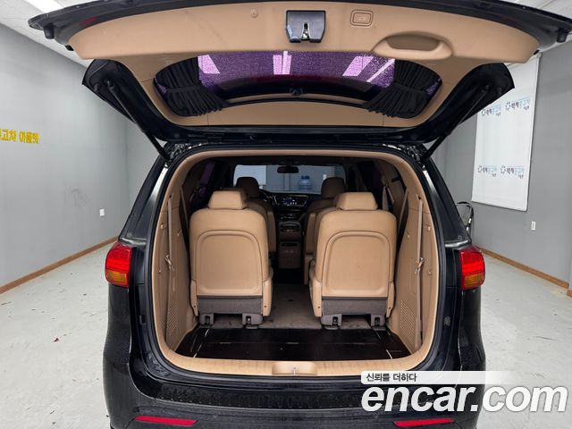Kia Canival 2016 — photo 20