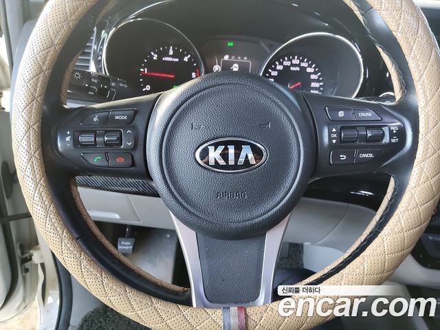 Kia Canival 2016 — photo 14