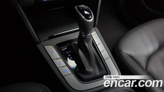 Hyundai AVANTE 2016 — photo 12