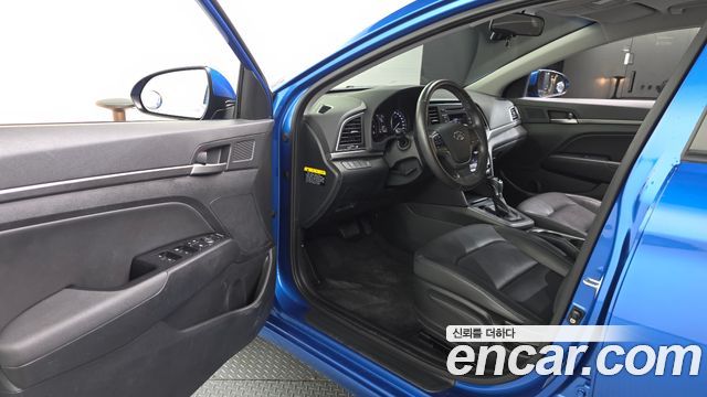 Hyundai AVANTE 2016 — photo 13
