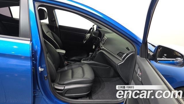 Hyundai AVANTE 2016 — photo 17