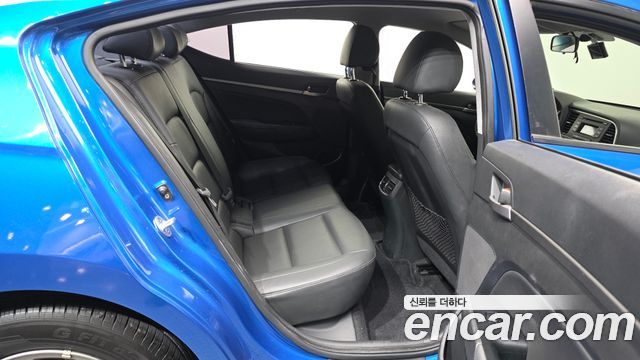 Hyundai AVANTE 2016 — photo 18