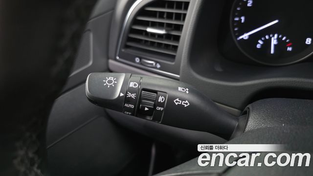Hyundai AVANTE 2016 — photo 24
