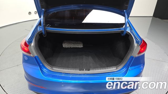 Hyundai AVANTE 2016 — photo 26