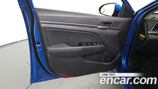 Hyundai AVANTE 2016 — photo 14