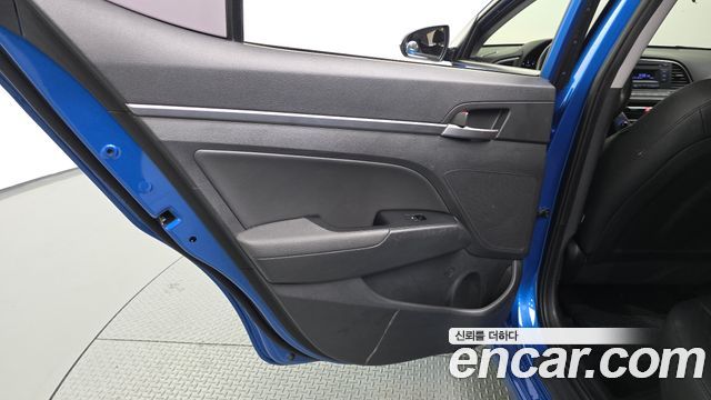 Hyundai AVANTE 2016 — photo 15