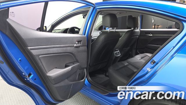 Hyundai AVANTE 2016 — photo 16
