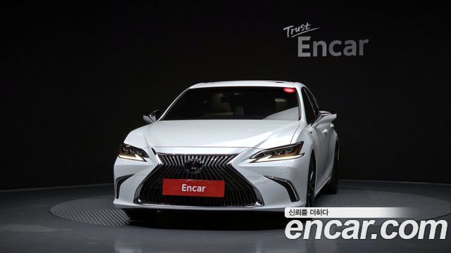 Lexus ES 2019 — photo 3