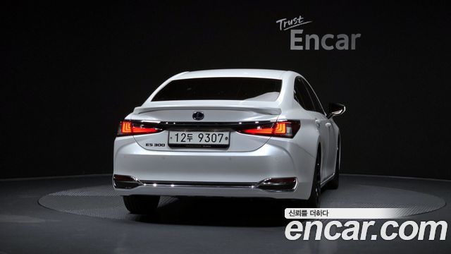 Lexus ES 2019 — photo 4